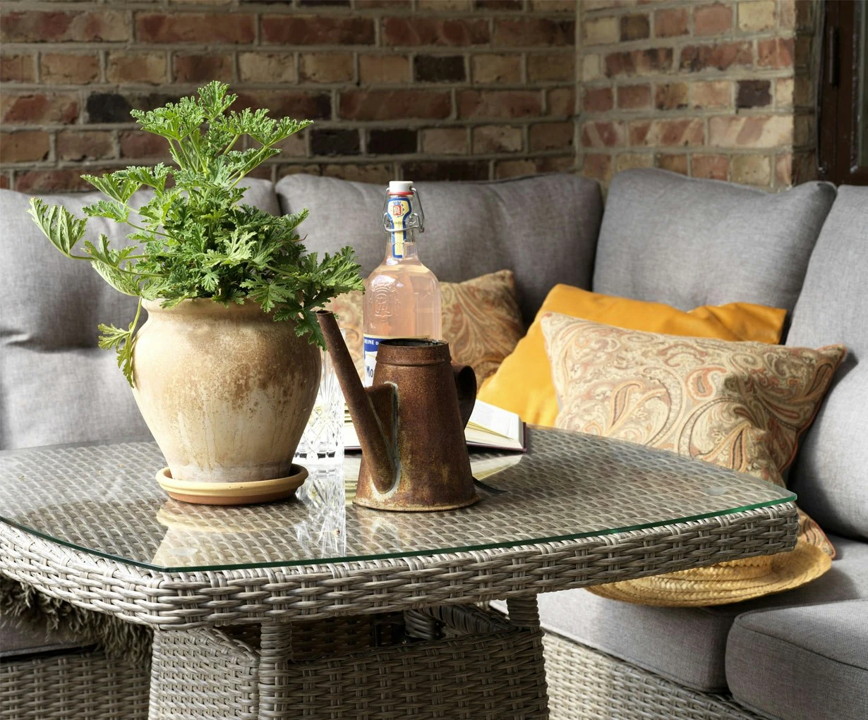 Brafab Ashfield Table 80x80 H69, Beige/Glas 2 Brafab Ashfield Table 80x80 H69, Beige/Glas - Image 2