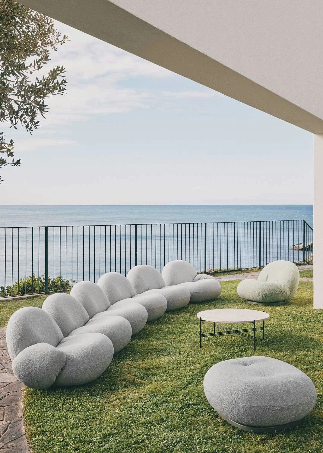 Gubi TS Outdoor Coffee Table Ø80x35 Cm, Black/White Travertine 4 Gubi TS Outdoor Coffee Table Ø80x35 Cm, Black/White Travertine - Image 4