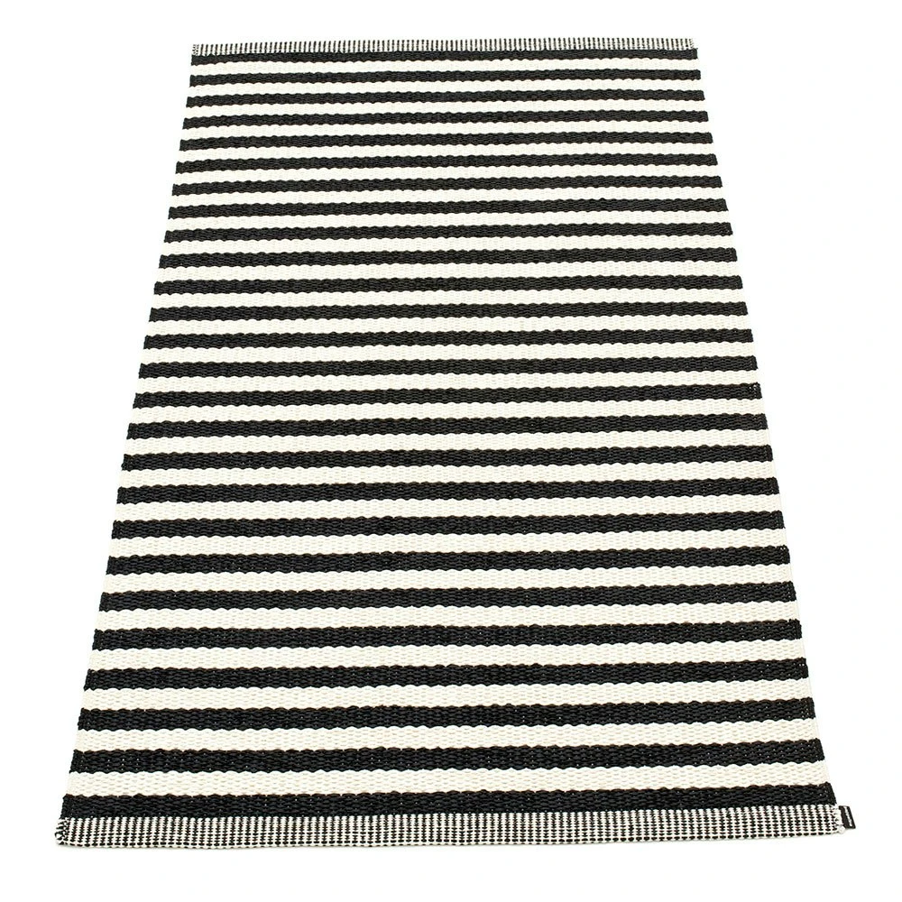 Duo Rug 85x160 Cm, Black/Vanilla 1 Duo Rug 85x160 Cm, Black/Vanilla