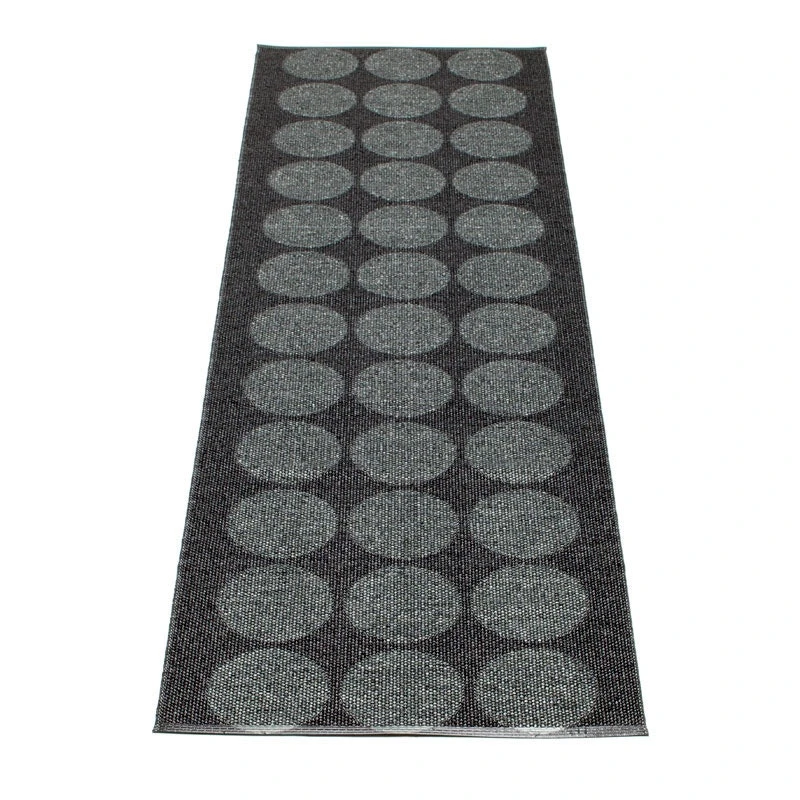 Hugo Rug 70x160 Cm, Black Metallic/Black 1 Hugo Rug 70x160 Cm, Black Metallic/Black