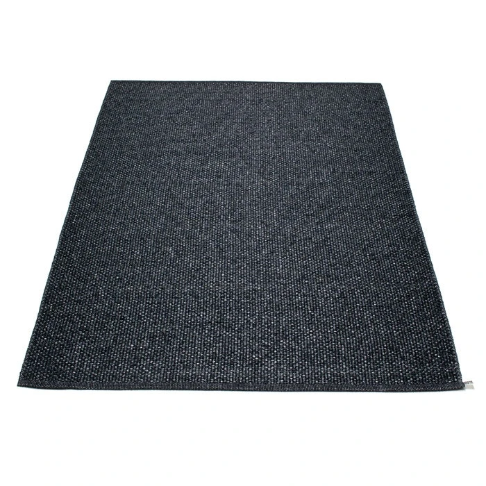 Svea Rug Black Metallic/Black, 180x260 Cm 1 Svea Rug Black Metallic/Black, 180x260 Cm